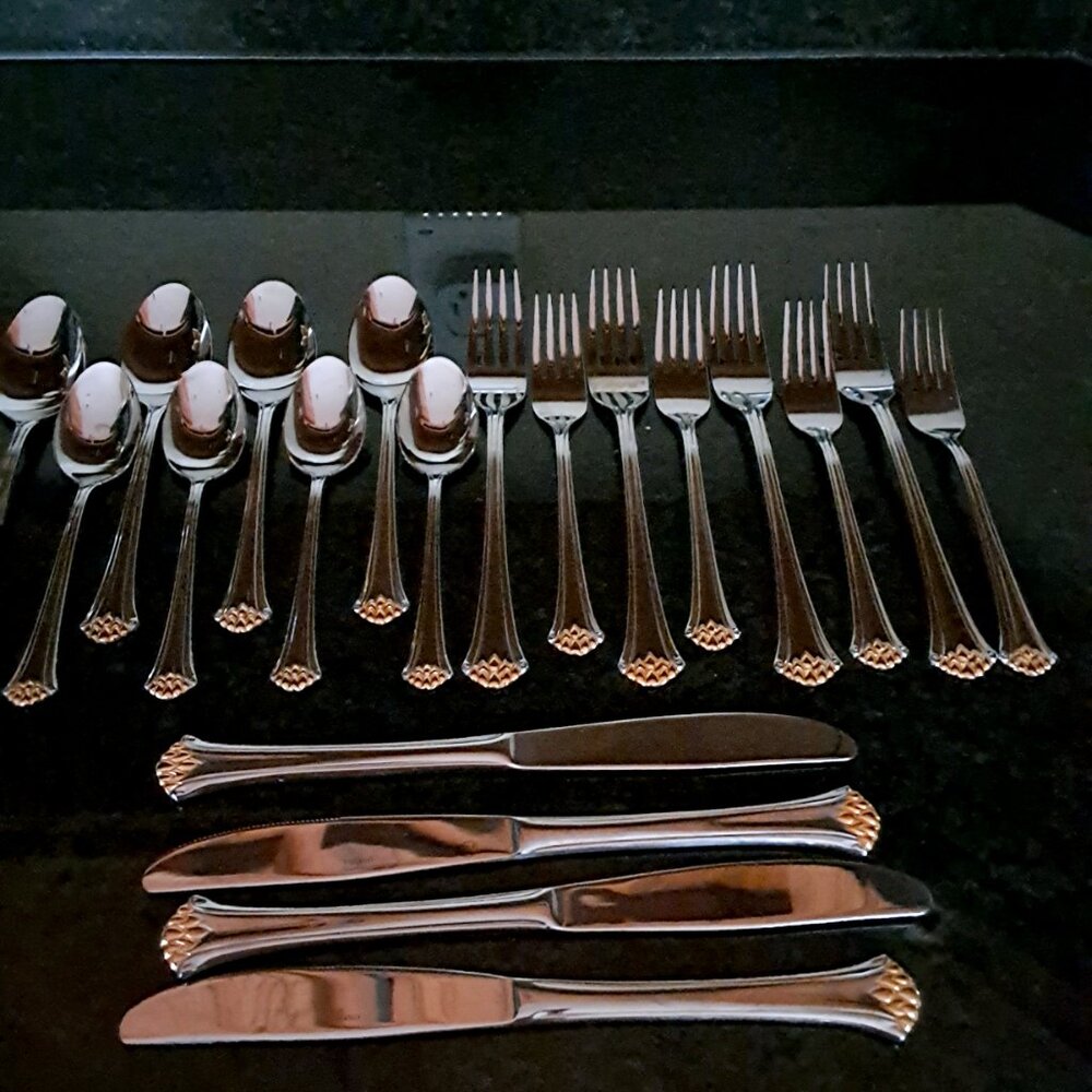 ***SALE***Oneida "Golden Virtue" SS Flatware, 20pc, Service for 4, Gold Tips - Picture 9 of 12